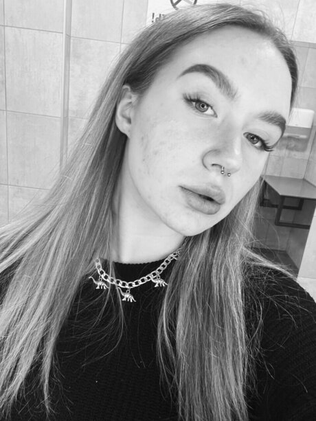 Alaston vuotanut OnlyFans-kuva Julia