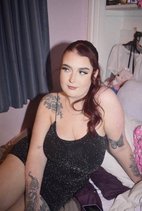 Alaston vuotanut OnlyFans-kuva Zar