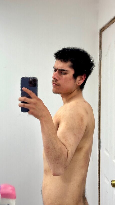 Alaston vuotanut OnlyFans-kuva Vazzqq