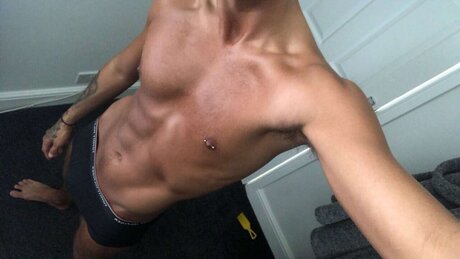 Naken läckt OnlyFans-bild av Brit Boy