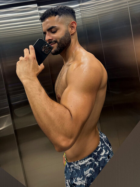 Alaston vuotanut OnlyFans-kuva Luis