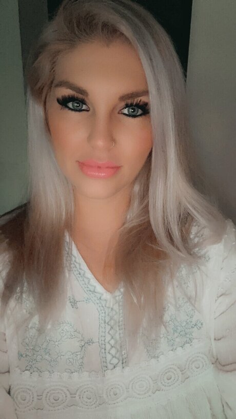 Alaston vuotanut OnlyFans-kuva Lacy Snow Morningstar