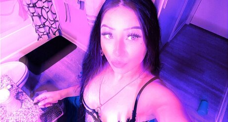 Naken läckt OnlyFans-bild av Ally Mae
