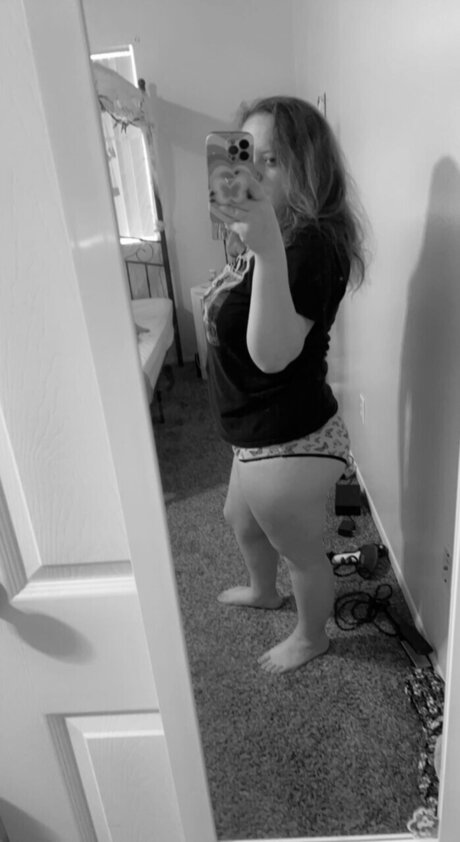 Alaston vuotanut OnlyFans-kuva Juicyfruit