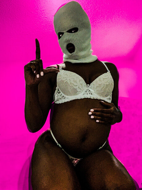 Naken läckt OnlyFans-bild av Superiorebonyy