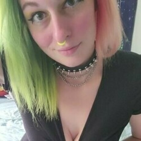 Alaston vuotanut OnlyFans-kuva Emilycumslut