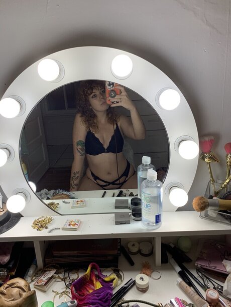 Naken läckt OnlyFans-bild av Mad 