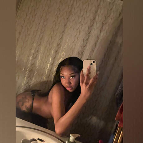 Alaston vuotanut OnlyFans-kuva Spicy Accountant 