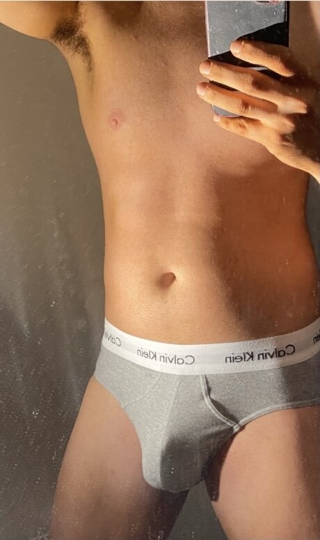 Naken läckt OnlyFans-bild av British Lad