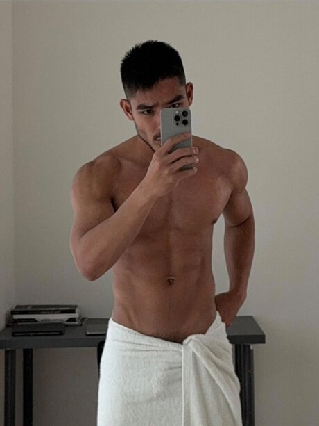 Naken läckt OnlyFans-bild av Mxmdl