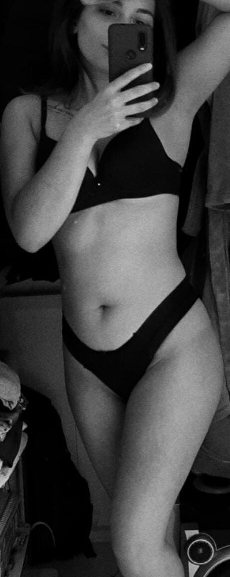 Naken läckt OnlyFans-bild av Baby