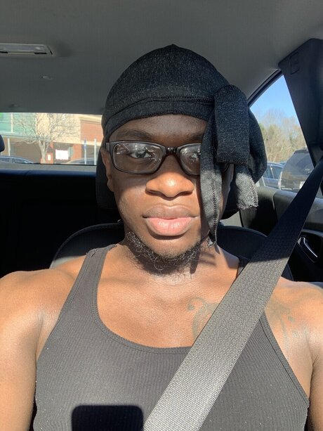 Naakte gelekte OnlyFans-foto van Stu Worships