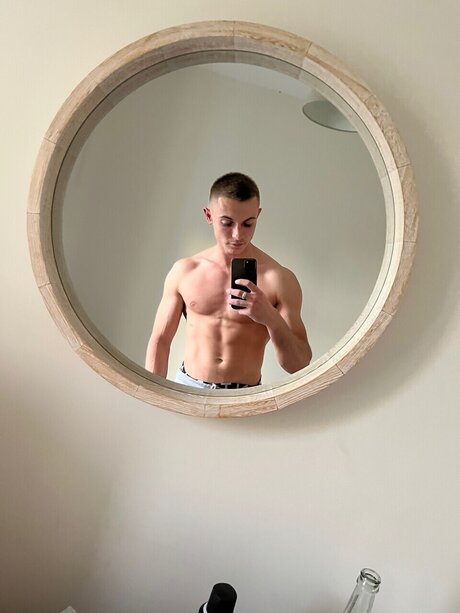 Naken läckt OnlyFans-bild av Secretlyfun