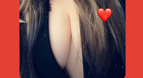 Naakte gelekte OnlyFans-foto van Love