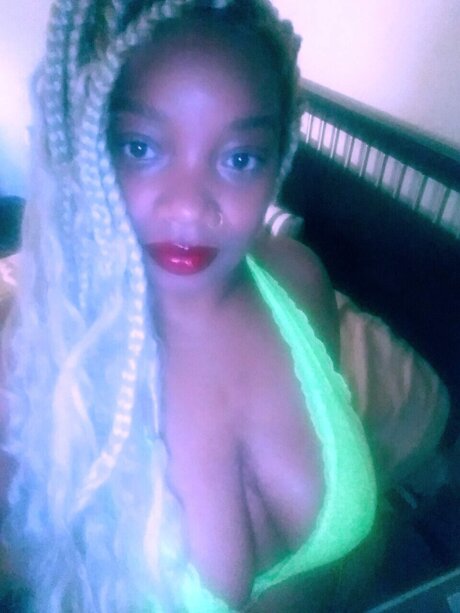 Обнаженная фотография утечки OnlyFans от Therealcharlilove