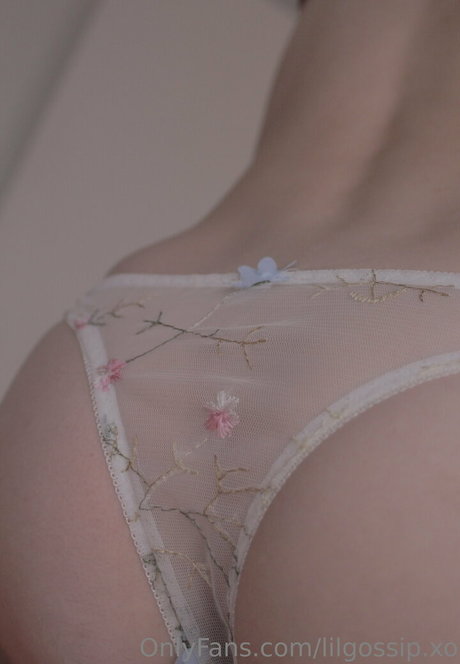 Naken lekkede OnlyFans-bilde av Fallenangelxoxo