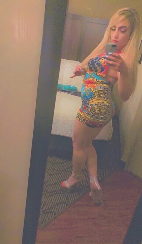 Naken lekkede OnlyFans-bilde av Snowbunnygang420