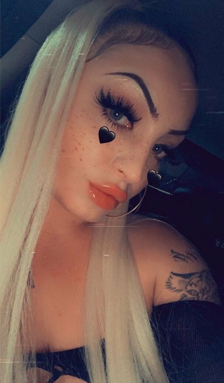 Nahá fotka uniklých OnlyFans od Snowbunnygang420