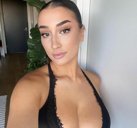 Alaston vuotanut OnlyFans-kuva Carla Dior