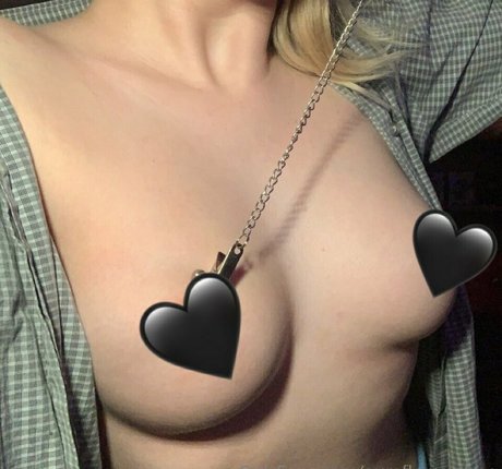 Alaston vuotanut OnlyFans-kuva Auraflowersfree