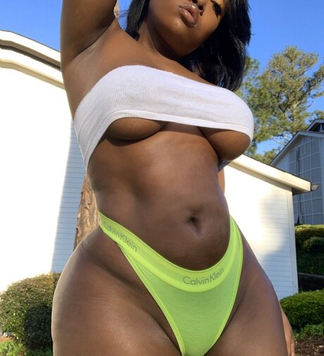 Naken läckt OnlyFans-bild av Lina Rae