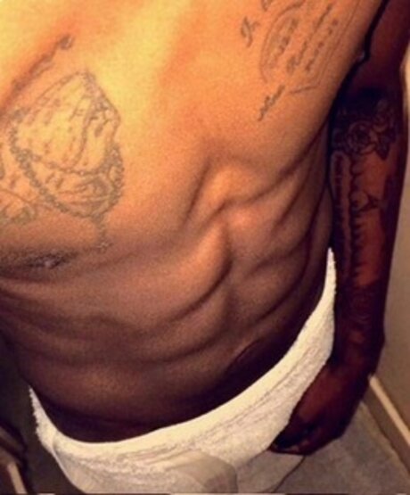 Naakte gelekte OnlyFans-foto van Denzel Gr33n
