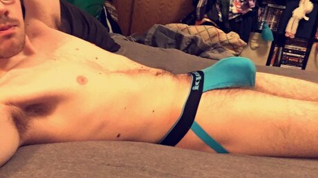 Naken läckt OnlyFans-bild av Muscle Suit Dude