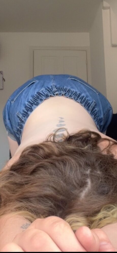 Naakte gelekte OnlyFans-foto van Lolablue22