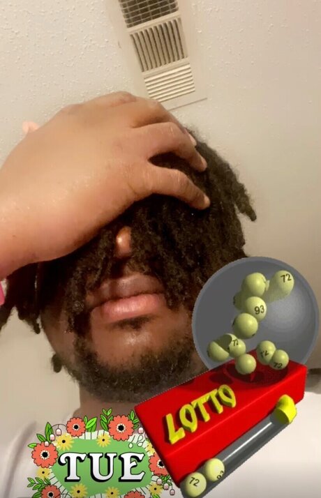 Naken läckt OnlyFans-bild av Larry Harrell