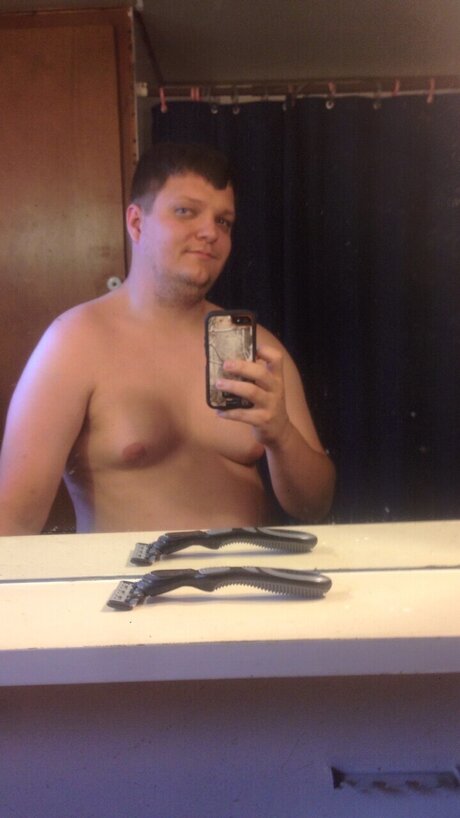 Naakte gelekte OnlyFans-foto van Bobby