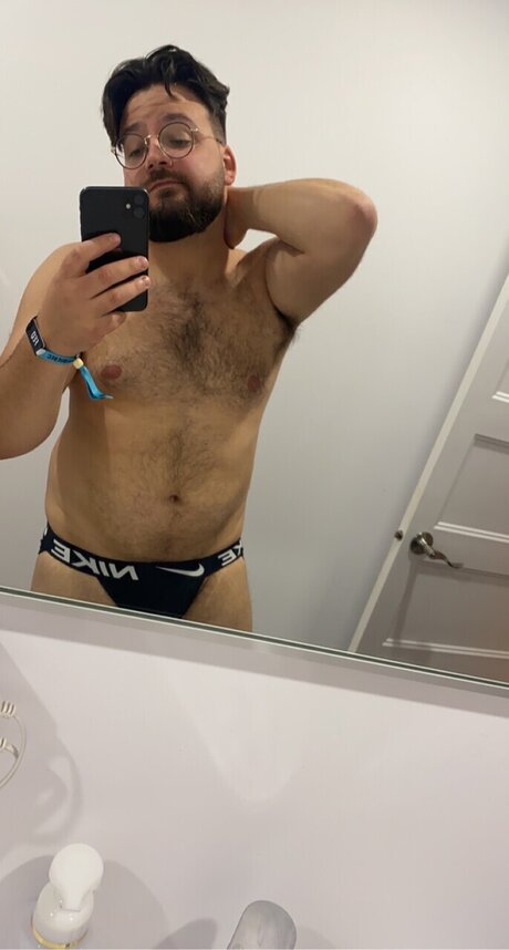 Naken läckt OnlyFans-bild av 