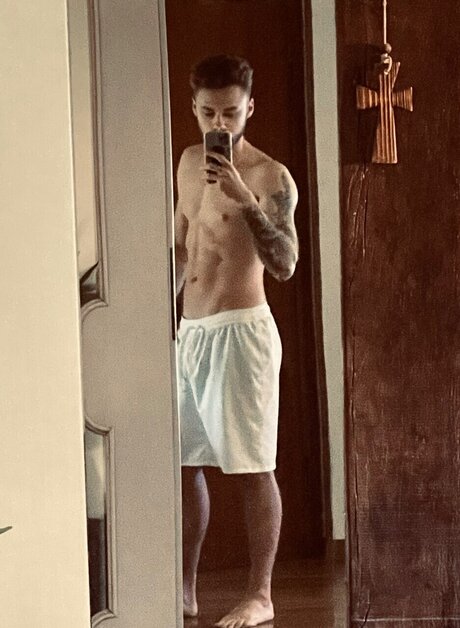 Alaston vuotanut OnlyFans-kuva Rocco