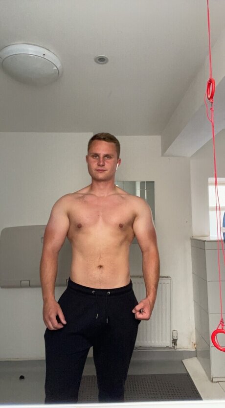 Naken läckt OnlyFans-bild av Lucas