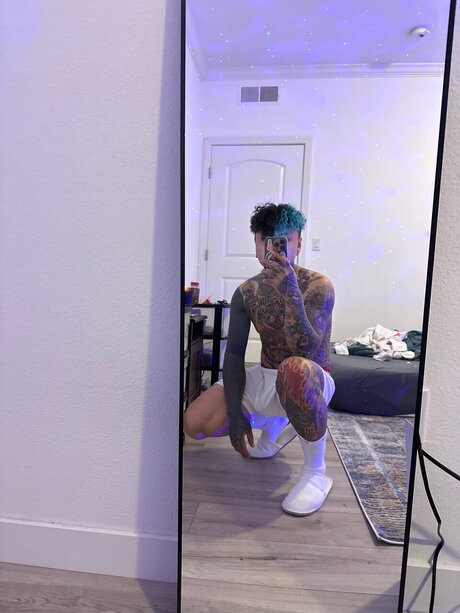 Naken läckt OnlyFans-bild av Yungplug