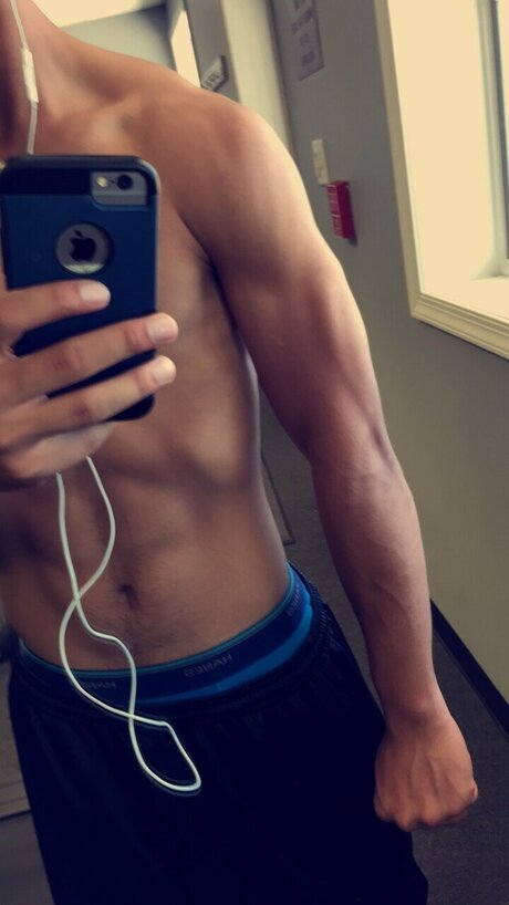 Naakte gelekte OnlyFans-foto van Manny