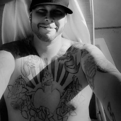 Naakte gelekte OnlyFans-foto van Timothy Castro