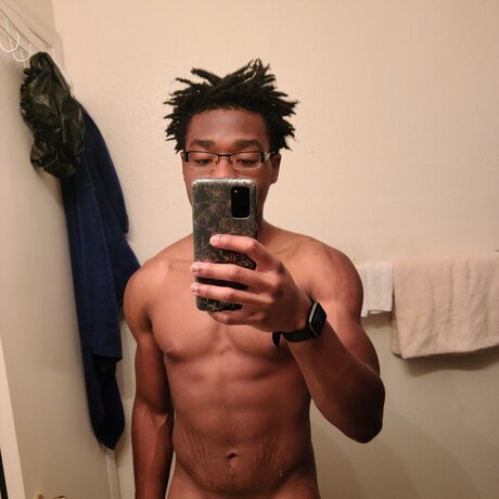 Alaston vuotanut OnlyFans-kuva Sigma