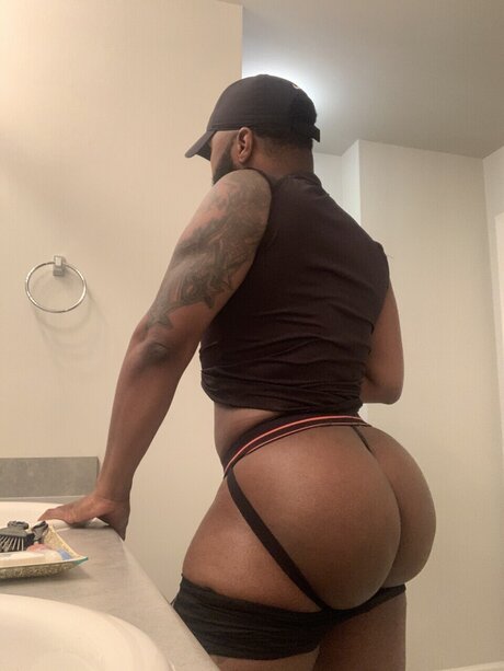 Naken läckt OnlyFans-bild av James