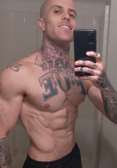 Naken läckt OnlyFans-bild av Dominic Glass