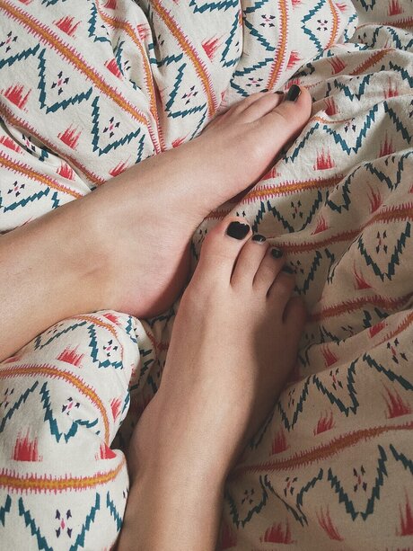 Обнаженная фотография утечки OnlyFans от Myfeeeetulovit