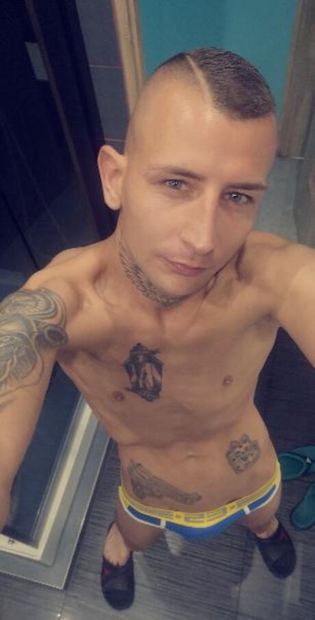 Naken läckt OnlyFans-bild av Dejv29