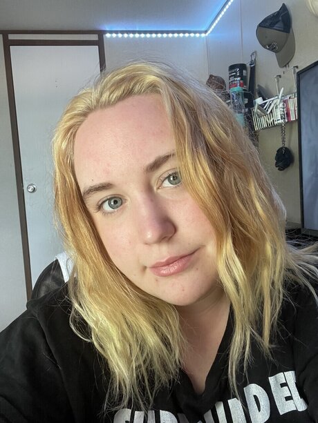 Naken läckt OnlyFans-bild av Emma Dawn