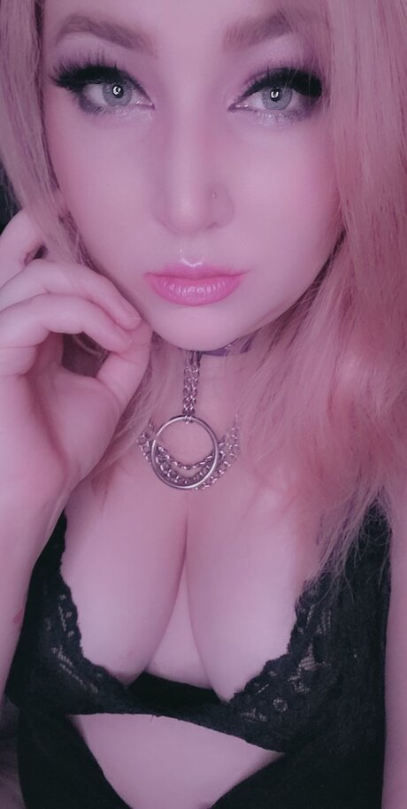 Naken läckt OnlyFans-bild av Regan Rose