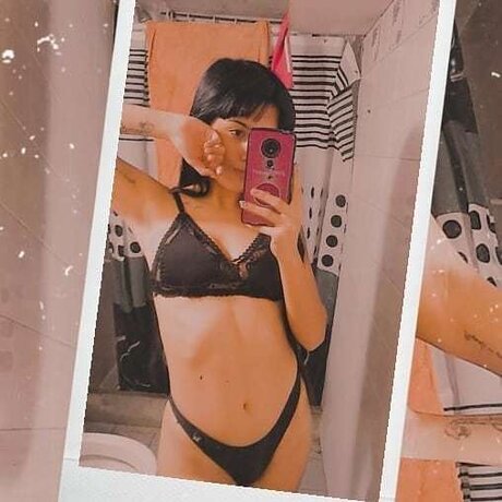 Naken läckt OnlyFans-bild av Violeta Pobre