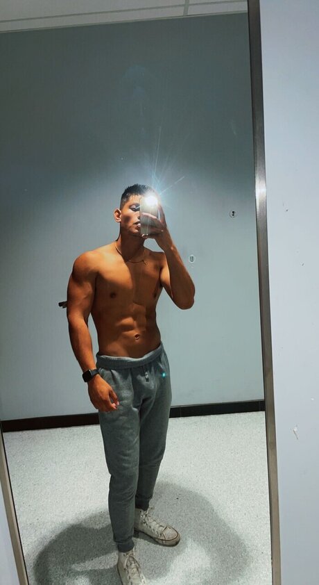 Alaston vuotanut OnlyFans-kuva Chris