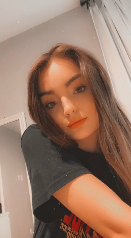 Nacktes geleaktes OnlyFans-Foto von Elliexlovely