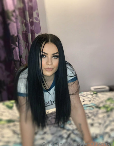 Naken läckt OnlyFans-bild av Senzuallover98