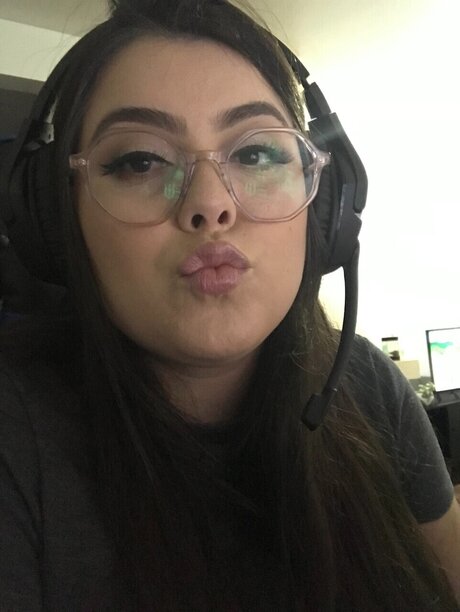 Naken läckt OnlyFans-bild av Sundae