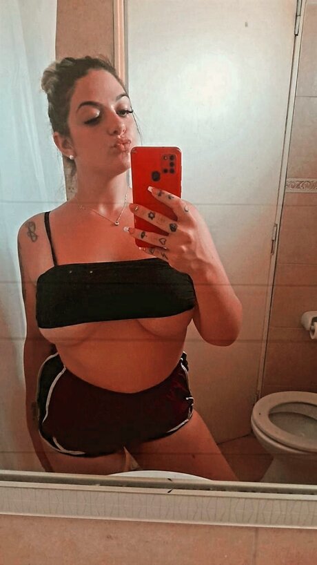 Alaston vuotanut OnlyFans-kuva Pequealul