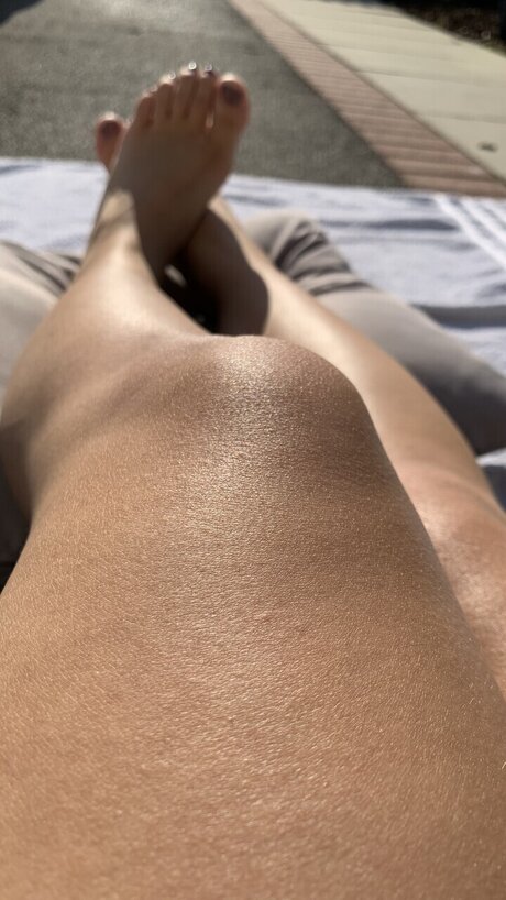 Naken läckt OnlyFans-bild av Littlefootishwitxh